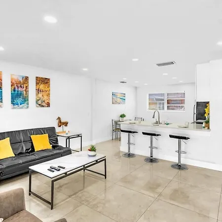 New Stylish 2 Bdrm Mins To Beach & Aventura Mall